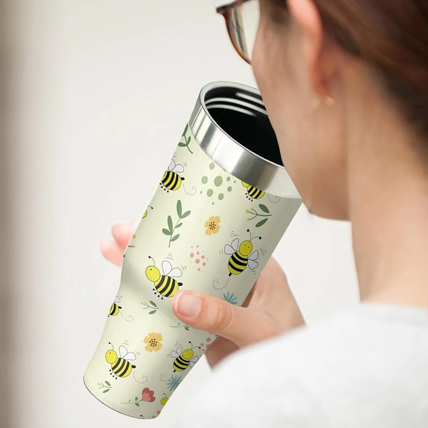 30 oz Bee Tumbler with Handle and Flip Straw, Stainless Steel Insulated Cup with Lid and Straw,Travel Coffee Mug Water Bottle,Christmas Birthday Mothers Day Gifts for Women Animal Lovers