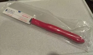 CUTCO Model 1759 RED Table Knife.................3.4” High Carbon Stainless DD serrated blade...............5”RED handle ...............in factory sealed plastic bag.