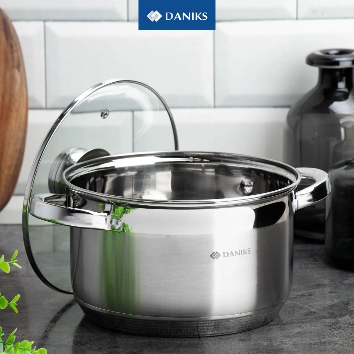 Daniks Standard Stainless Steel Stock Pot with Glass Lid – Induction 7 Quart, Dishwasher Safe, Measuring Scale, For Soup, Pasta, Stew, Silver