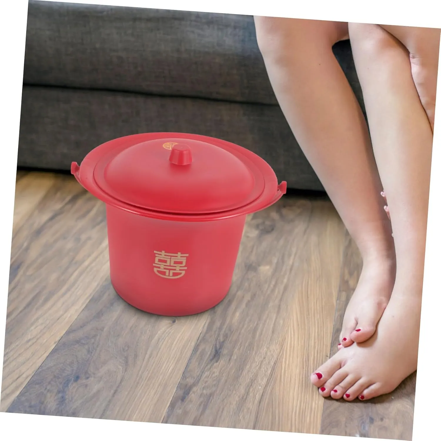 FRCOLOR Spittoon Bucket Urinals Spittoon Night Urine Pot Tank Riser Old People Spittoon Portable Urine Bucket Wedding Spittoon Urine Storage Pot Red Pp Enamel Household Bride