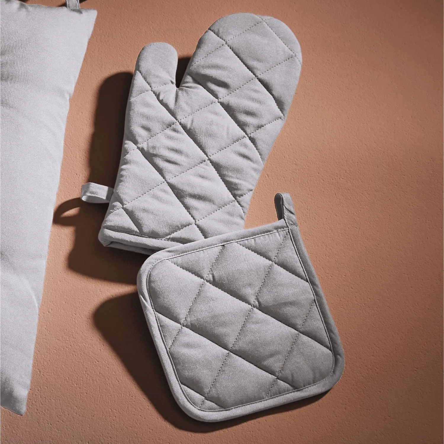 Heat Resistant Glove and Pot Holder