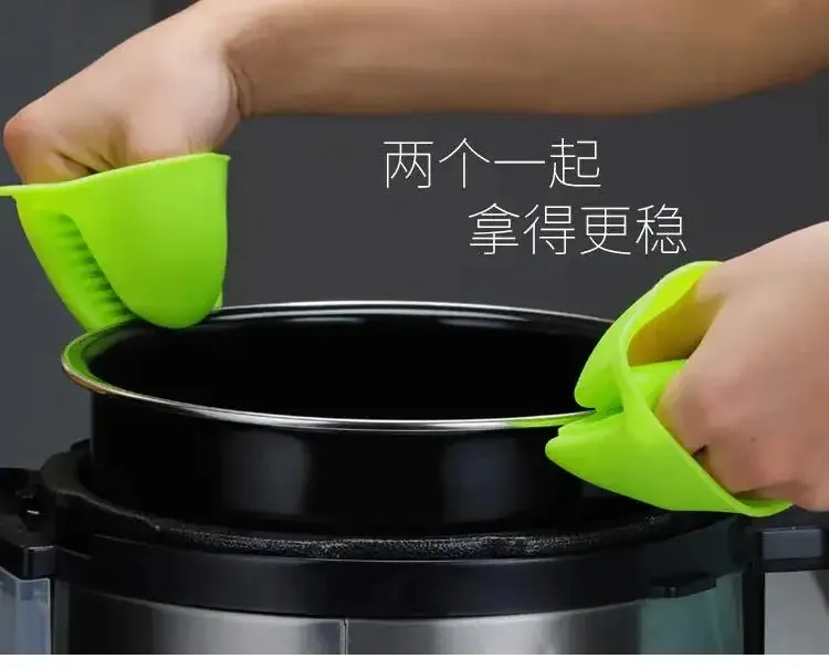 Heat-Resistant Silicone Pot Gloves Pair.