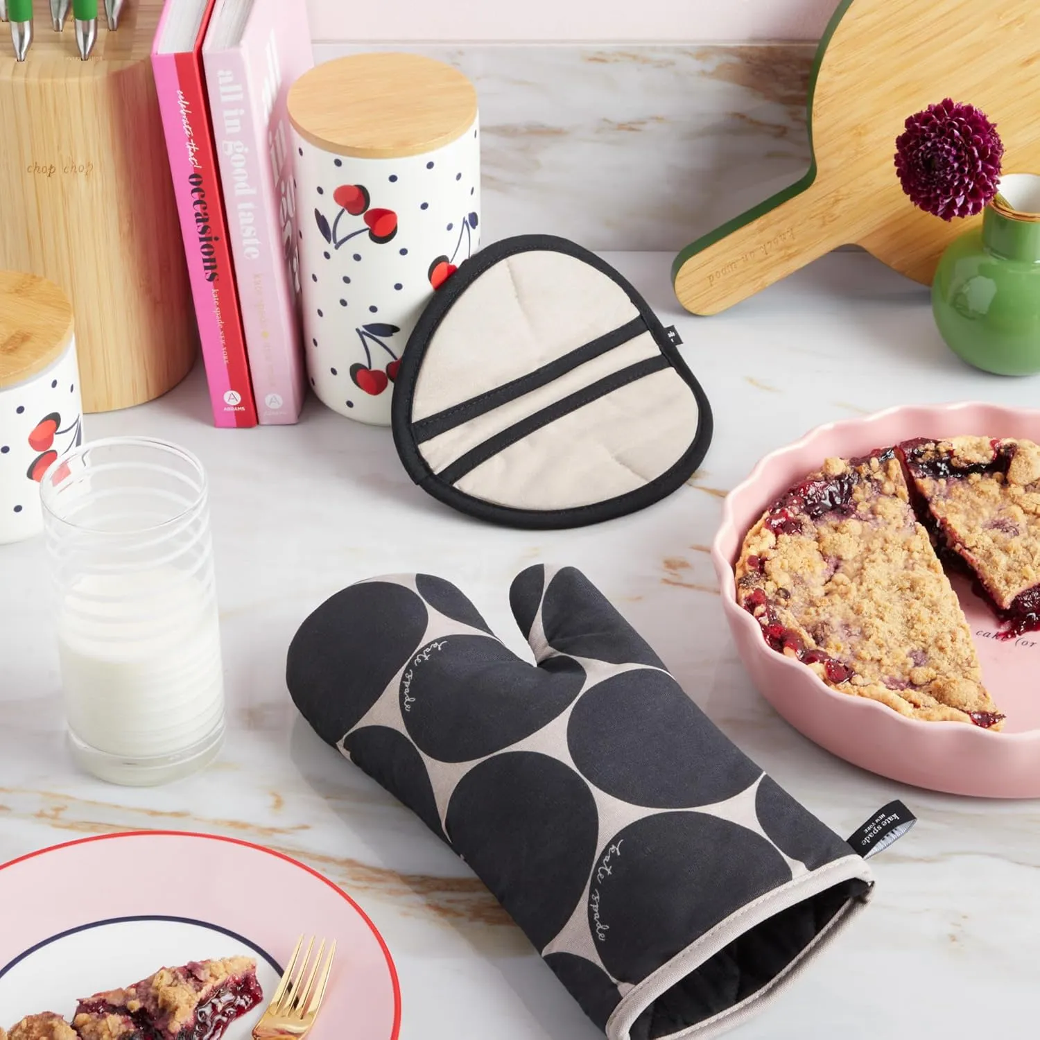 Kate Spade New York Joy Dot Oven Mitt & Pot Grabber 2-Pack Set, 7" x 13", 8" Round, Black/Beige