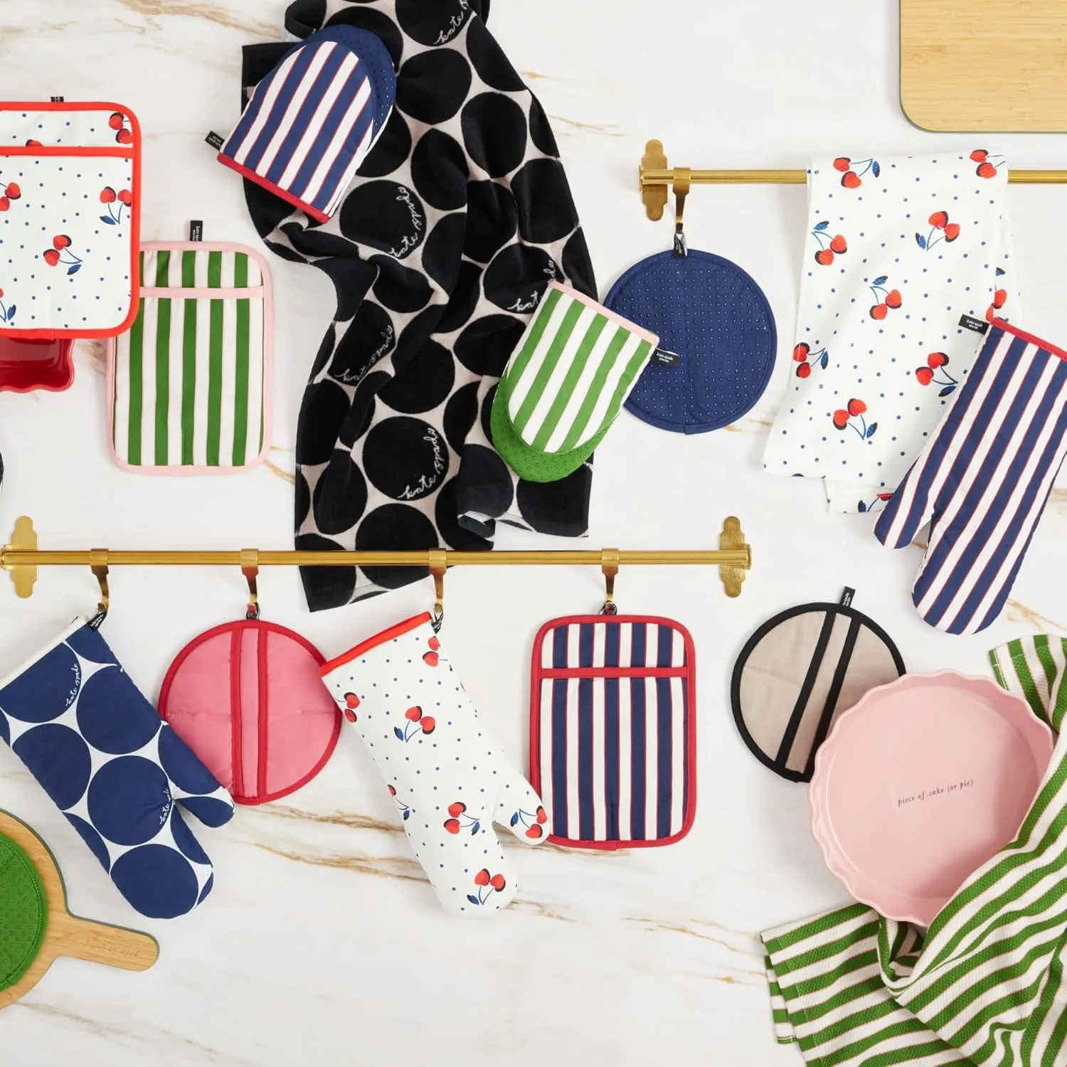 Kate Spade New York Joy Dot Oven Mitt & Pot Grabber 2-Pack Set, 7" x 13", 8" Round, Black/Beige