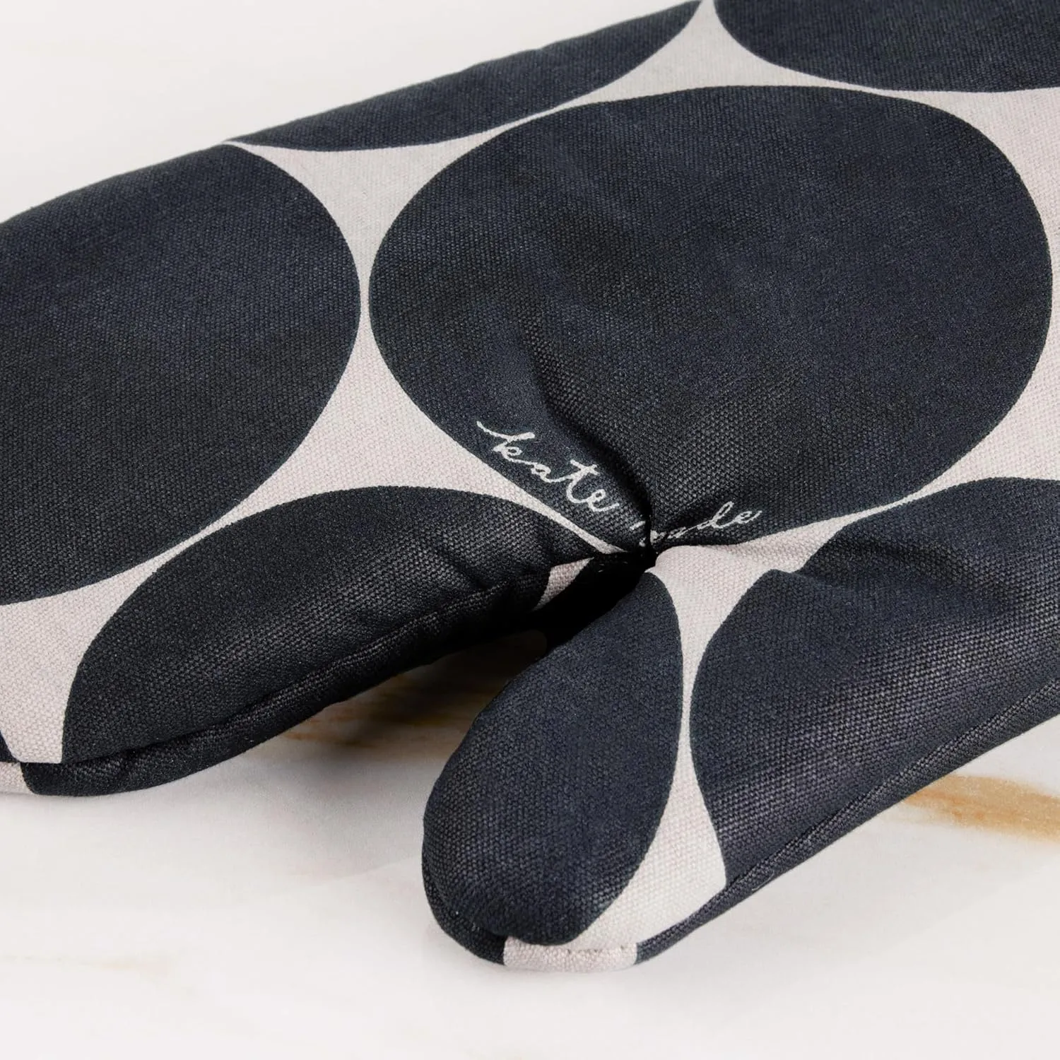 Kate Spade New York Joy Dot Oven Mitt & Pot Grabber 2-Pack Set, 7" x 13", 8" Round, Black/Beige