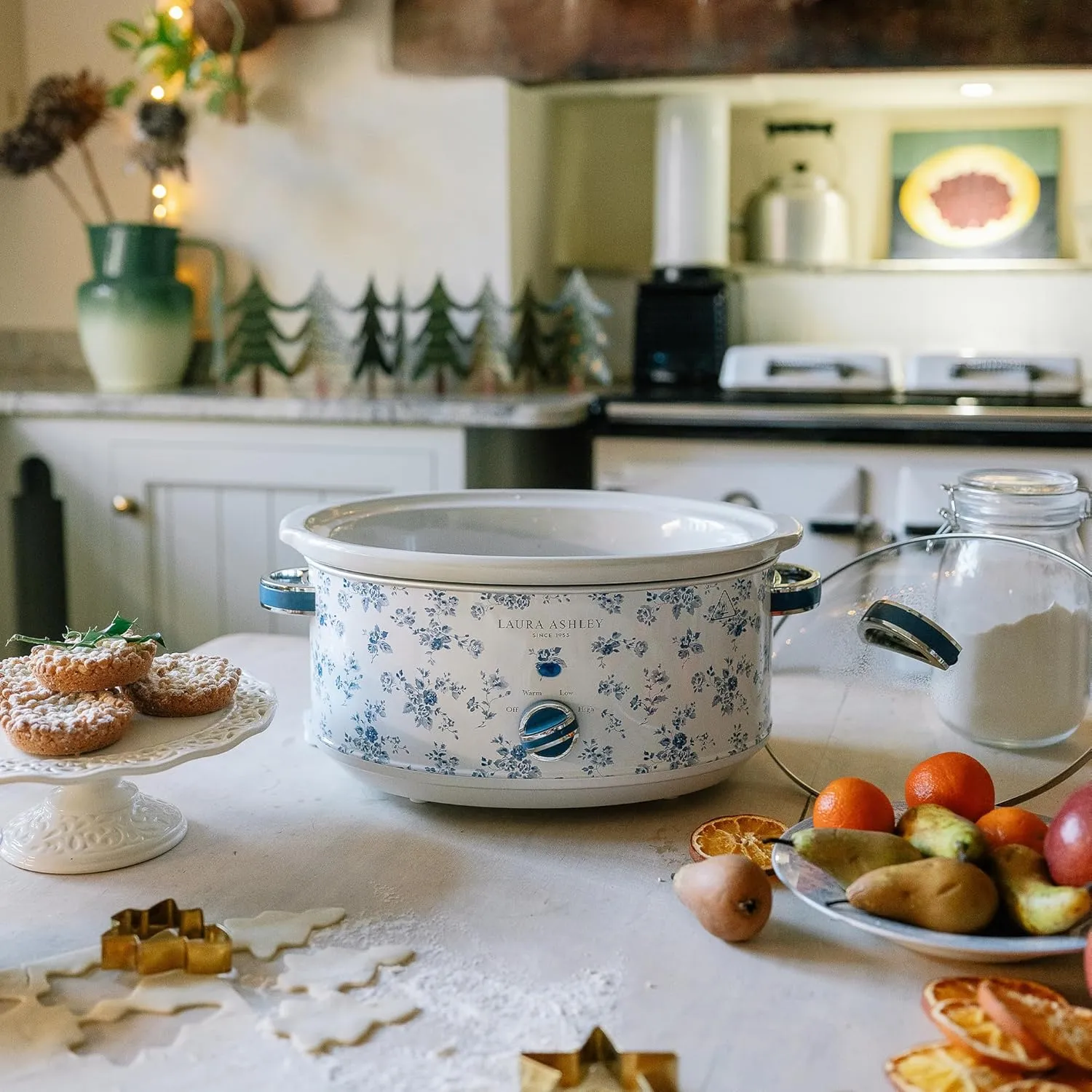 Laura Ashley Slow Cooker 6.8 Quart - Large Slow Cooker 6.8 QT for 8 to 10 People - Energy Efficient Slow Cookers with 3 Heat Settings - Dishwasher Safe Removeable Ceramic Crock & Tempered Glass Lid