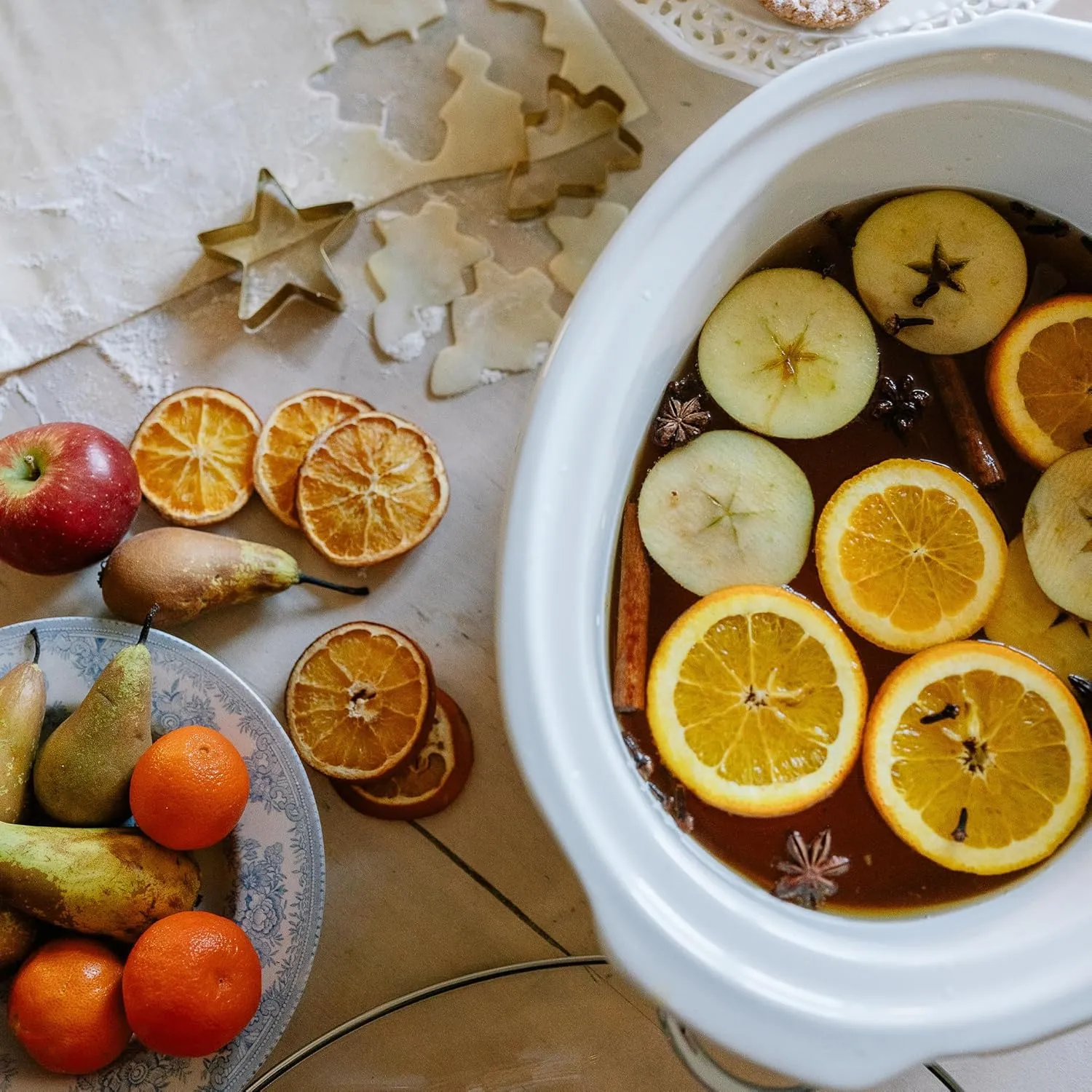 Laura Ashley Slow Cooker 6.8 Quart - Large Slow Cooker 6.8 QT for 8 to 10 People - Energy Efficient Slow Cookers with 3 Heat Settings - Dishwasher Safe Removeable Ceramic Crock & Tempered Glass Lid