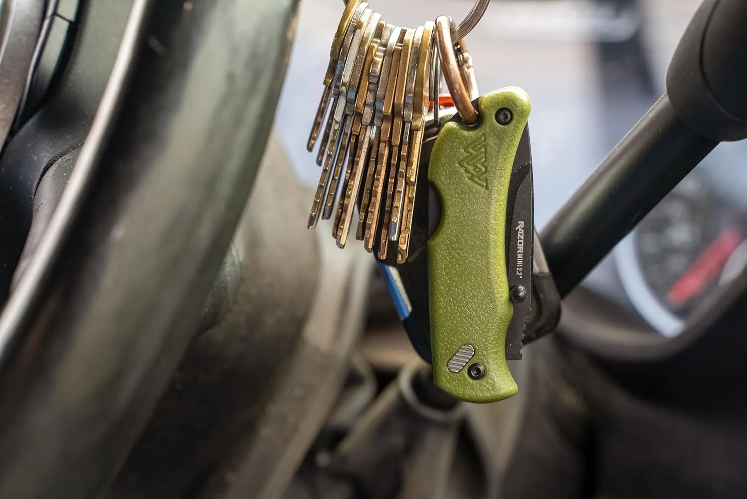 Outdoor Edge Razor Mini Folding Pocket Knife - Compact 2.2" EDC with RazorSafe Replaceable Blades - Perfect Small Everyday Carry - Includes 2 Replaceable Drop Point Blades - Great Gift for Women
