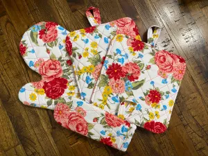 PW Sweet Rose Potholder w/Magnet Hanger or Loop - Quilted Fabric