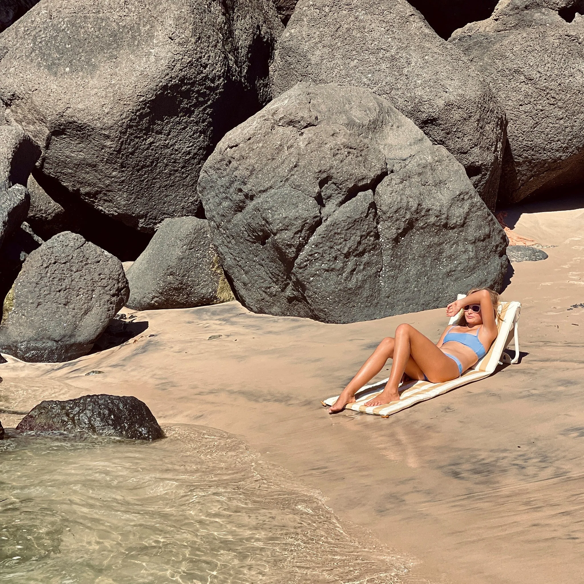 Reclining beach chair - mustard stripe