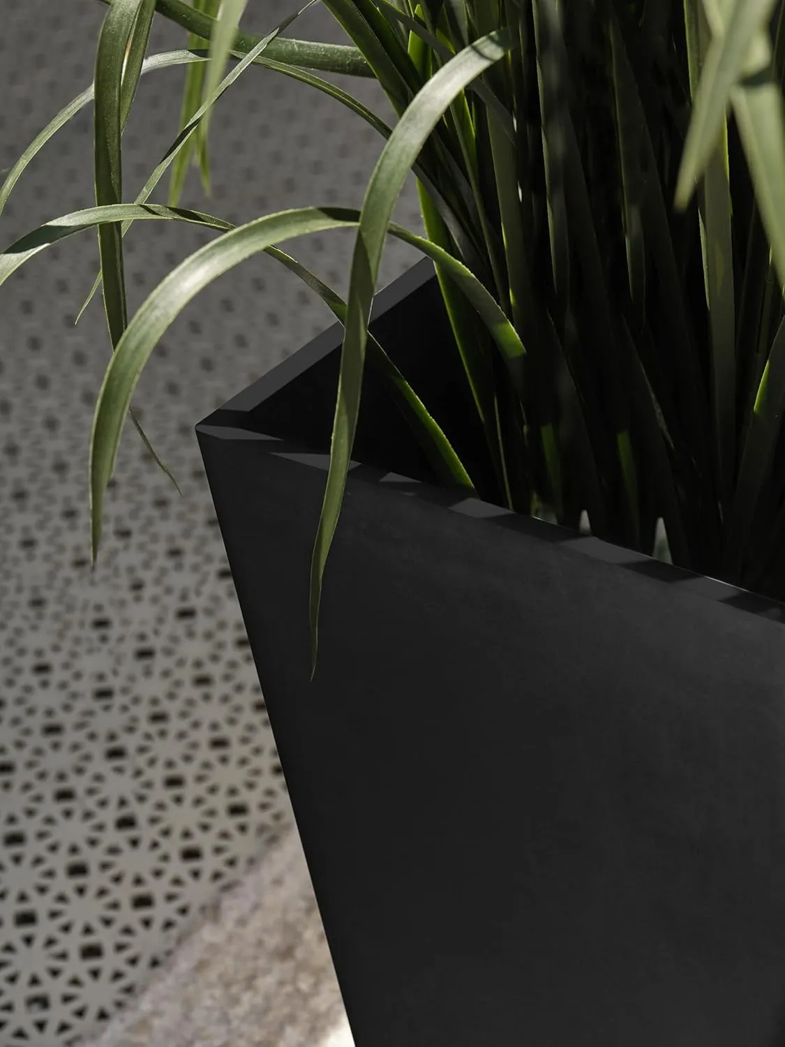 Veradek V-Resin Indoor/Outdoor Taper Planter, Set of 2 (30 inch, Black)
