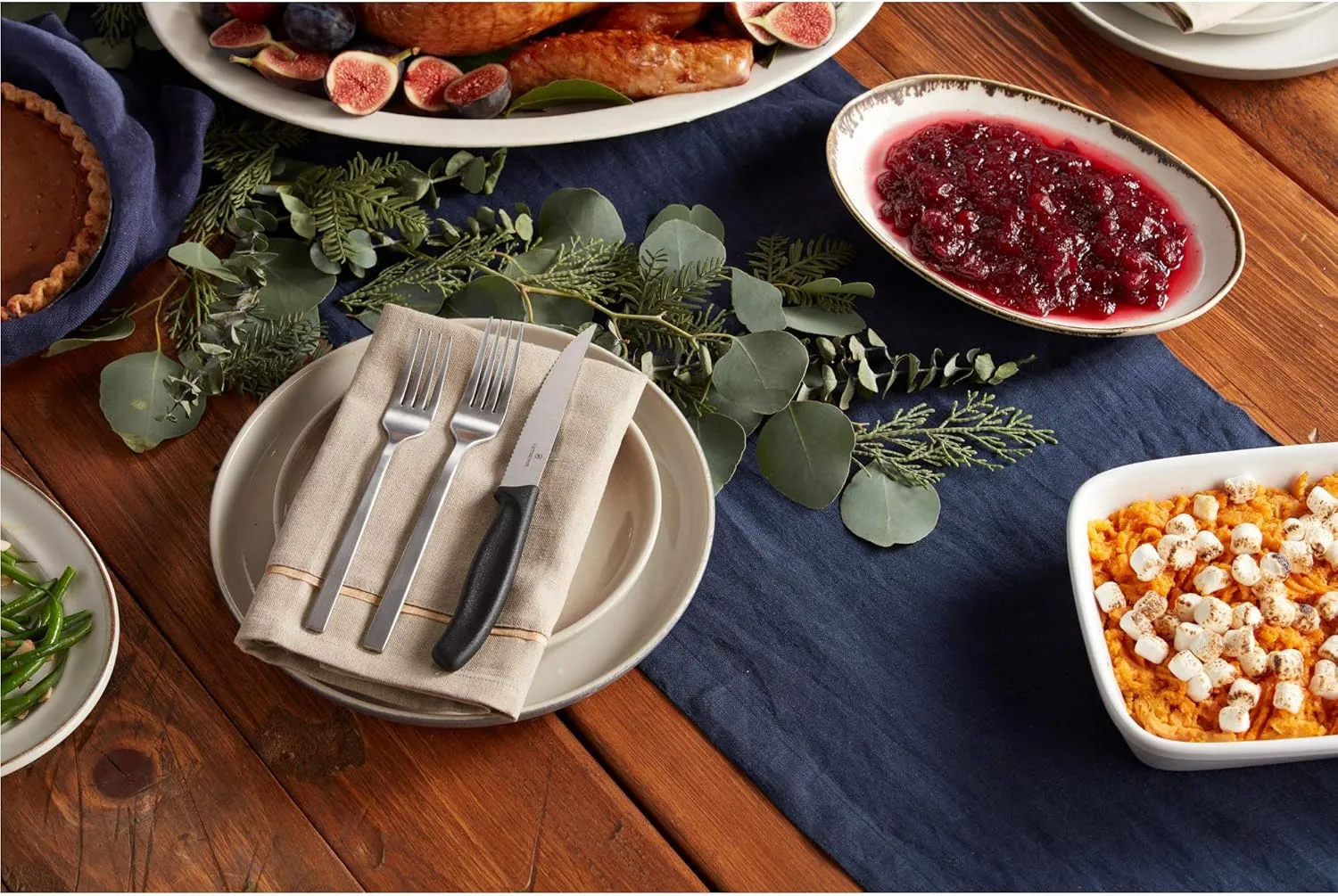 Victorinox 6.7232.6 Swiss Classic Steak Knife Set Ideal for Slicing a Wide Variety of Steak Cuts Wavy Edge Blade in Blue, Set of 6