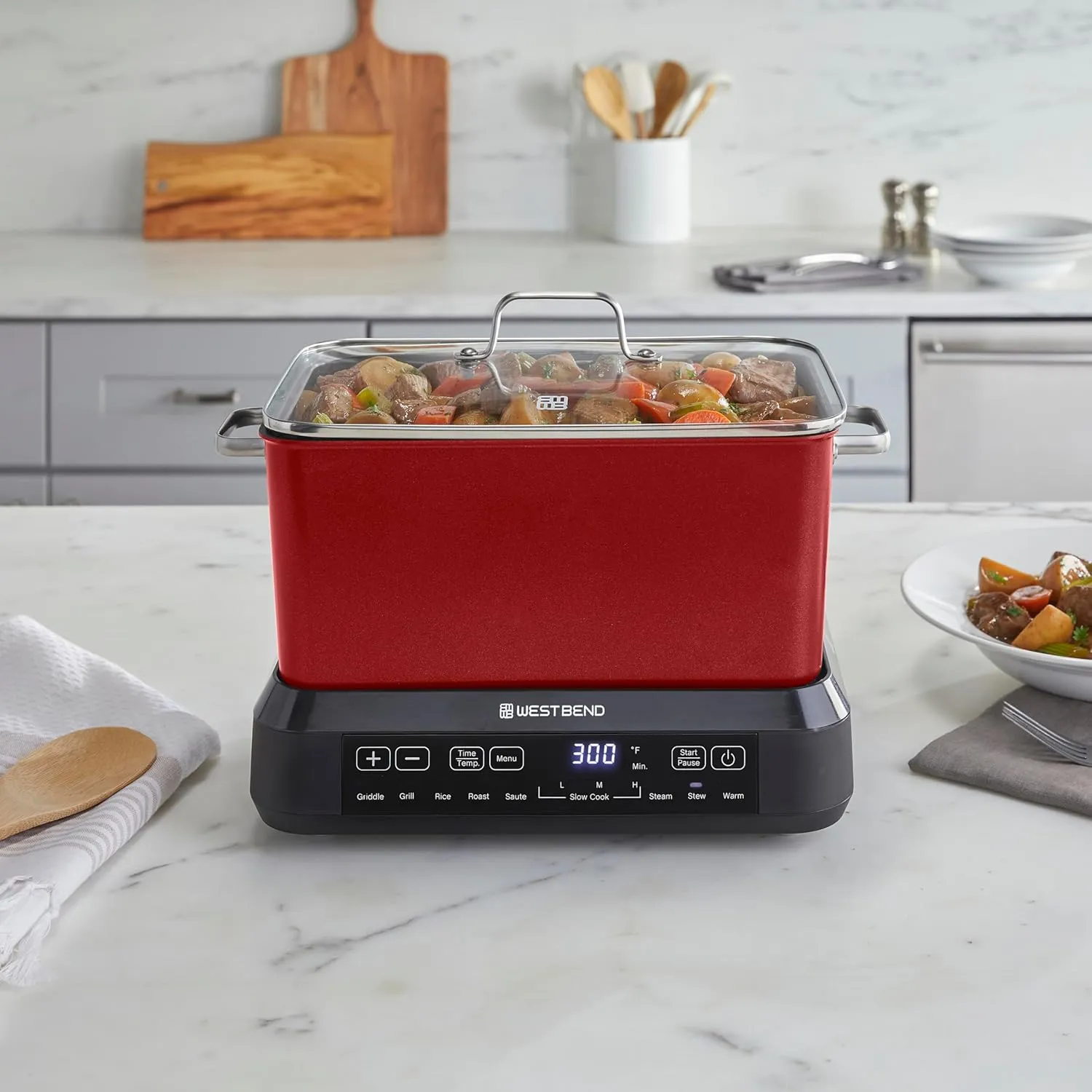 West Bend Versatility Plus Slow Cooker, Large-Capacity Non-Stick Multicooker with Variable Temperature Control, 20 Cooking Functions, 6-Quart, Red